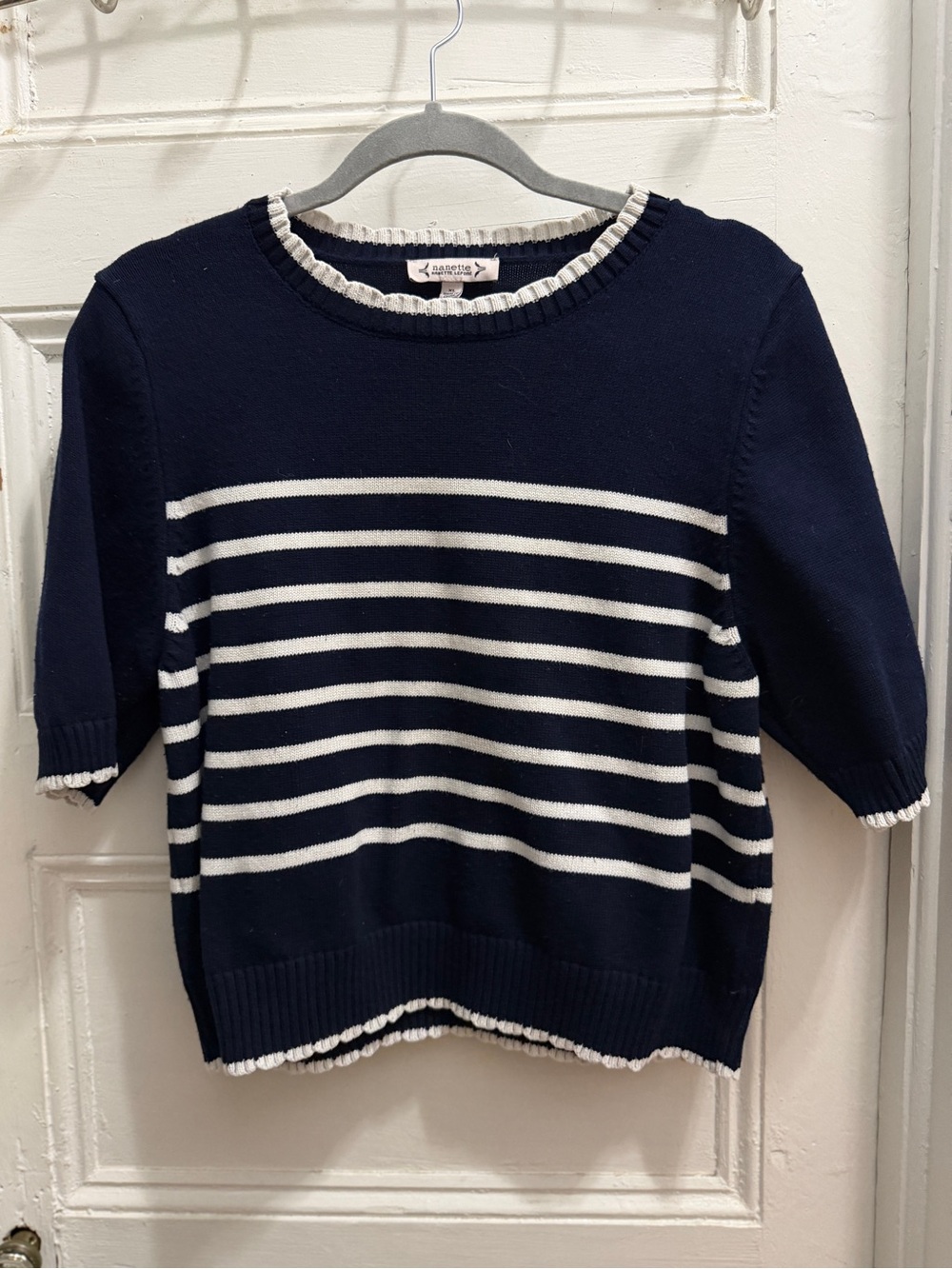 Nanette Nanette Lepore Navy White
Striped Short Sleeve Knit Scallop Sweater XL